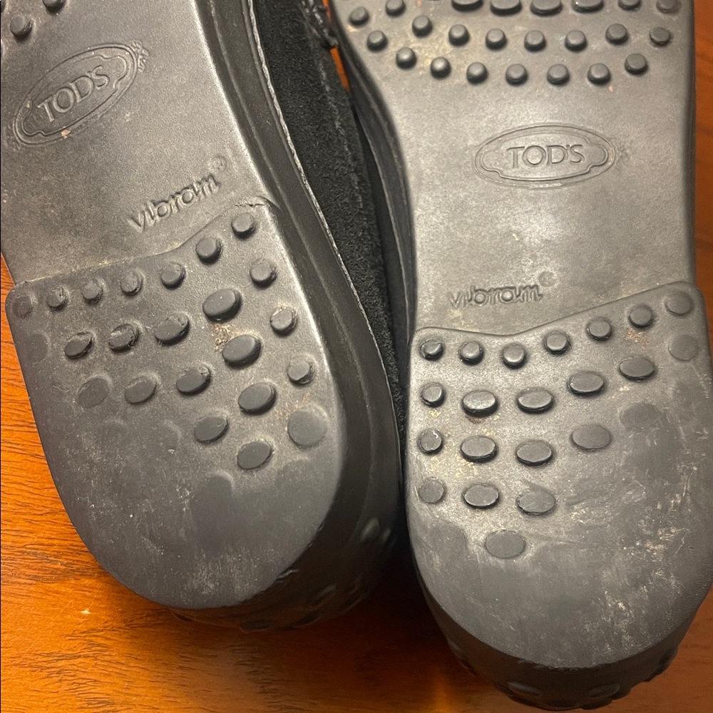 Elegant Tod’s Black Suede Men's Slip-On Loafers - Picture 7 of 8